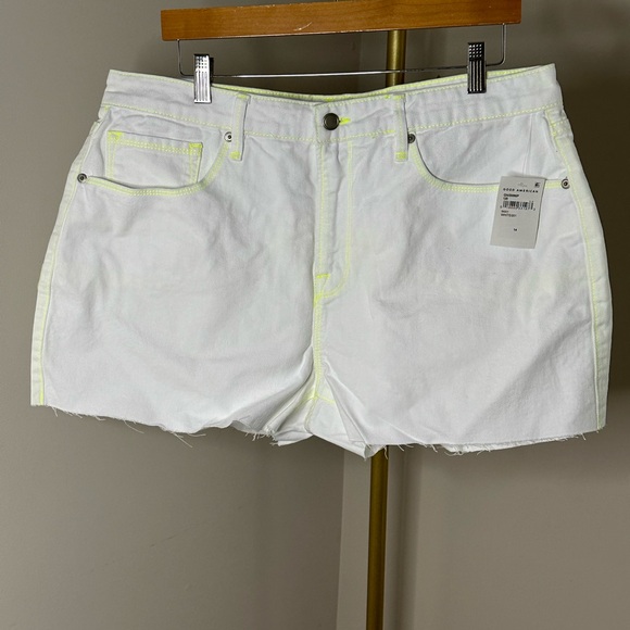 NWT GOOD AMERICAN Size 14 90s Twill Shorts White with Citron stitch - Picture 4 of 7